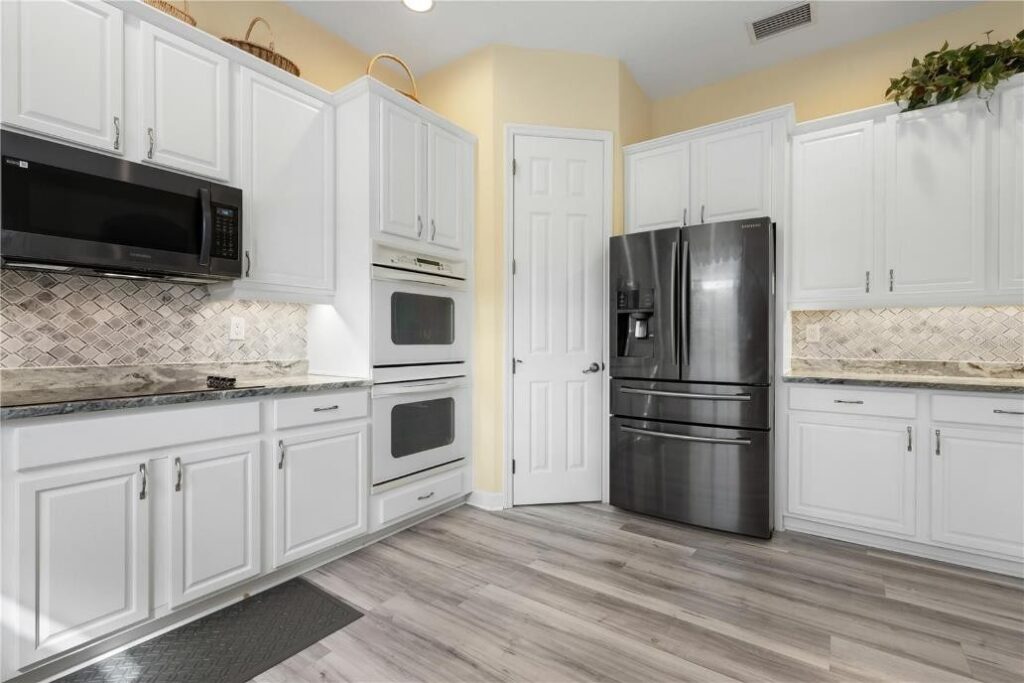Double ovens! Microwave! Refrigerator! Walk-in Pantry!